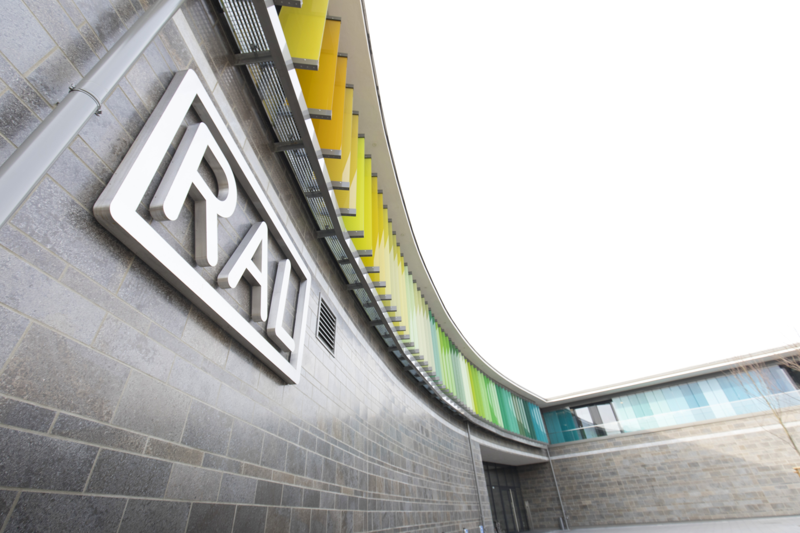 RAL Gebäude in Bonn mit Logoschriftzug