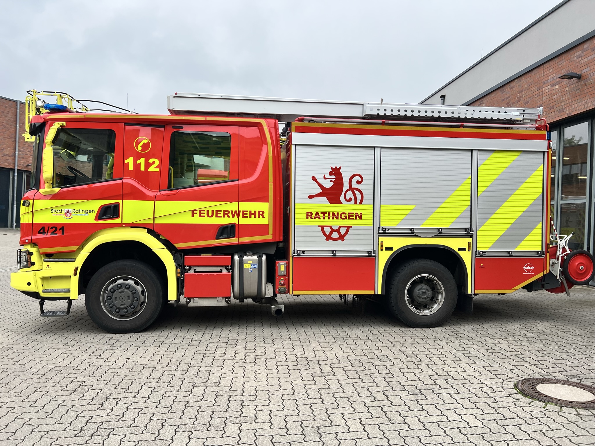 Feuerwehrauto der Berufsfeuerwehr Ratingen in RAL Farben