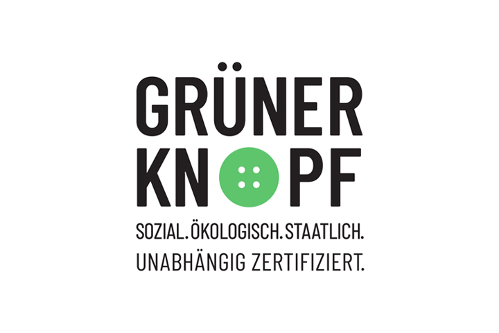 Logo Gruener Knopf - Sozial. Ökologisch. Staatlich. Unabhängig Zertifiziert.